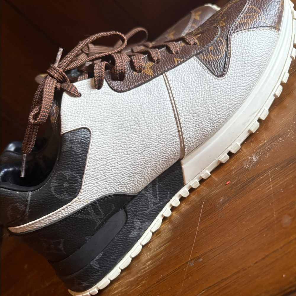 *authentic* Louis Vuitton fashion sneakers